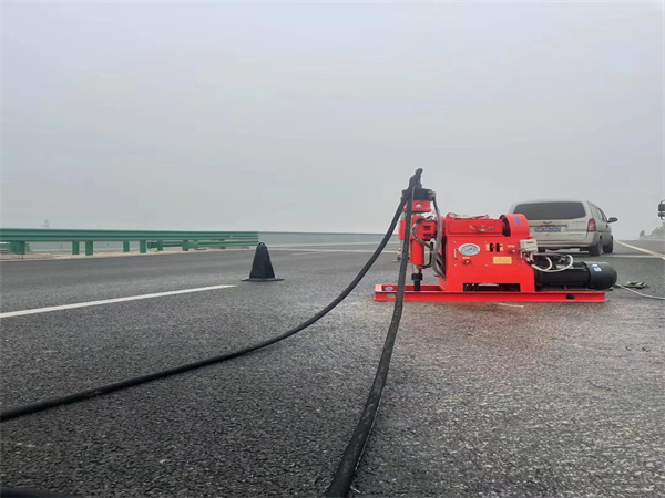 曲沃马路路基路面开裂下沉注浆加固灌浆